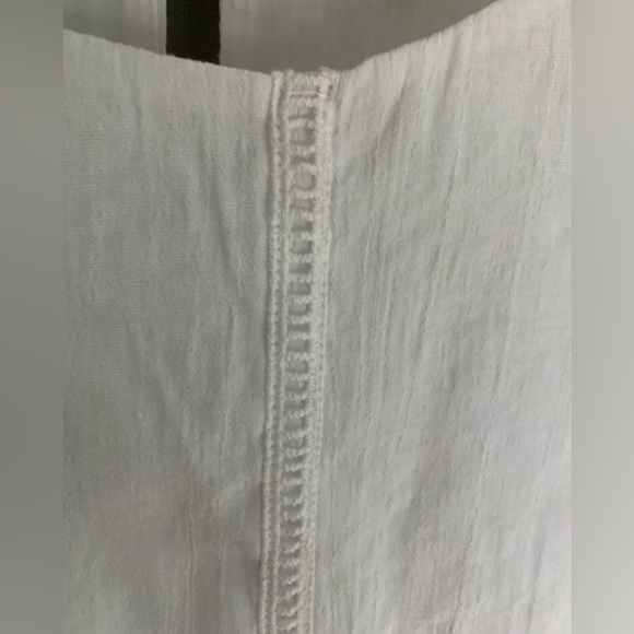 Fever Women’s Plus Size White Sleeveless Top, Handkerchief Hem, Linen; Size XXL - Picture 3 of 9